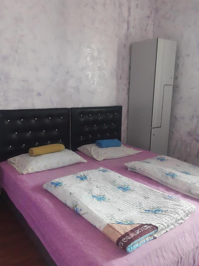 Guesthouse Qeti バトゥーミ エクステリア 写真