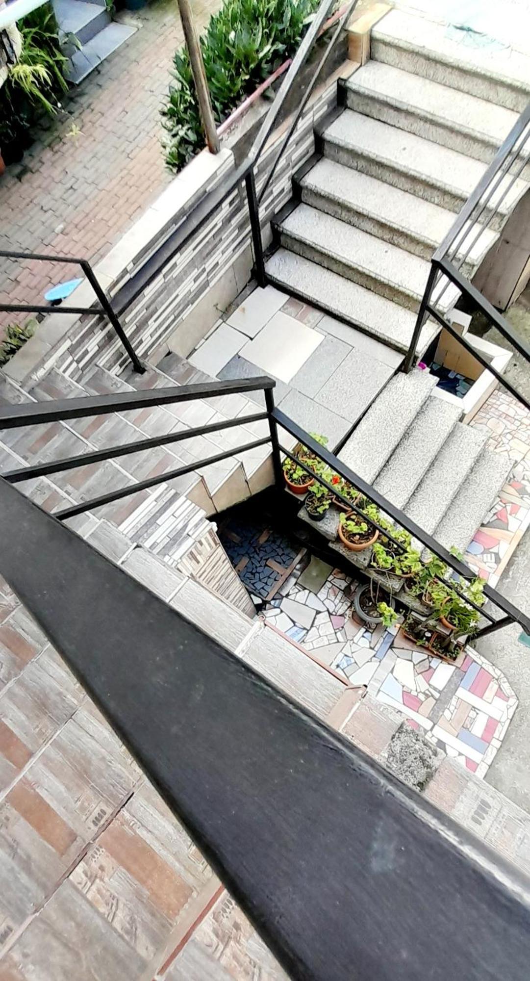 Guesthouse Qeti バトゥーミ エクステリア 写真